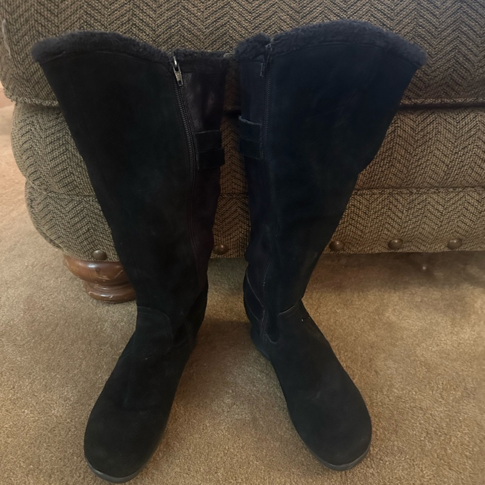Baretraps tall winter boot. Dressy. Black size 8.